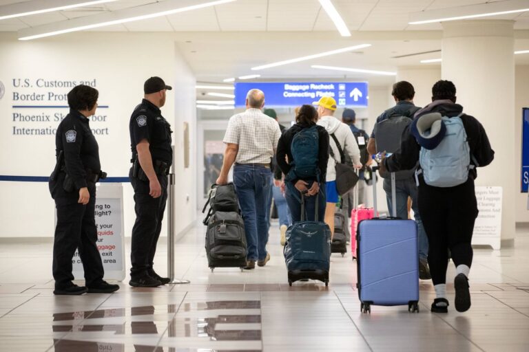 Es peruana con green card, vive hace más de 30 años en Estados Unidos y la CBP la detuvo al volver de vacaciones
