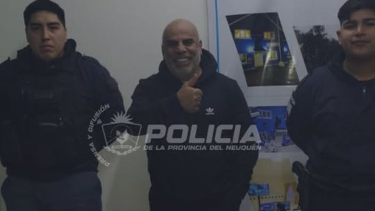 Chicho Serna fue víctima de un robo en Neuquén: rompieron su auto y se llevaron pertenencias