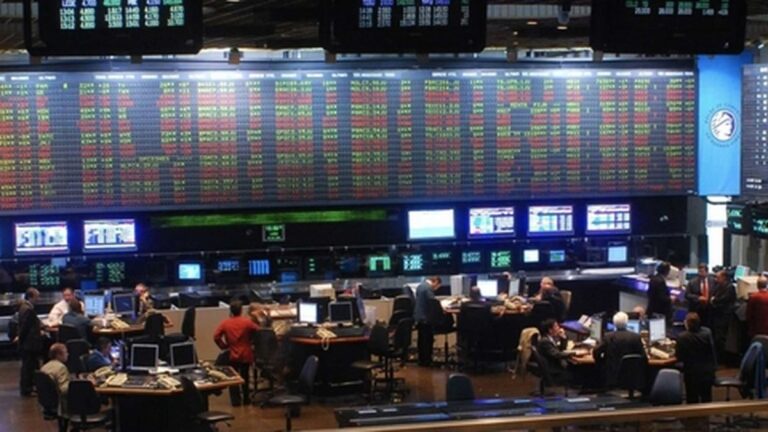 El gobierno pelea con los bancos y el riesgo país salta a mayor nivel en cinco meses