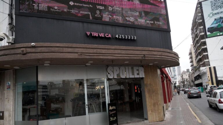 Una esquina clave del centro rosarino se renueva con sala de juegos y bar temático