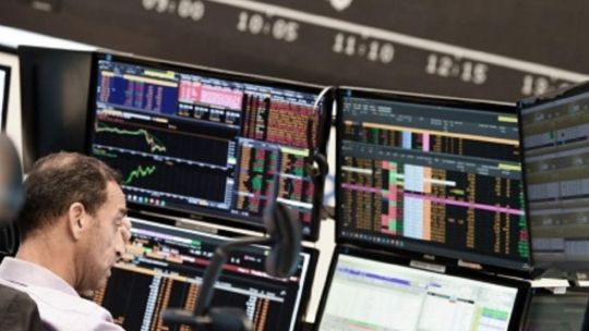 Lunes teñido de rojo: las acciones y ADRs en Wall Street se derrumbaron hasta 24%