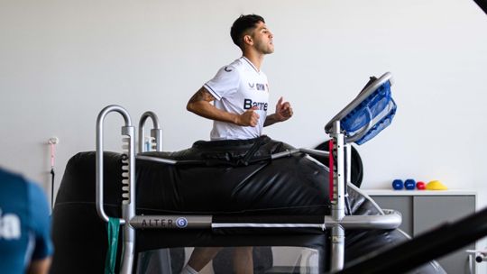 Alerta Selección: Exequiel Palacios sufrió una lesión que lo deja fuera de las canchas hasta 2026