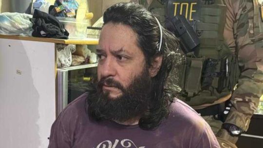 Así fue la detención de uno de los narcos más buscados de Santa Fe: usaba un escondite en el baño de su casa