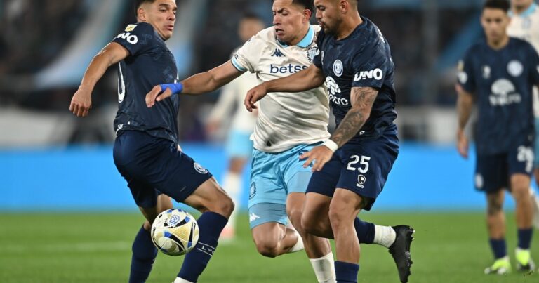 Racing fue hasta el final pero no pasó del empate vs Independiente Rivadavia y complica su clasificación a los Playoffs