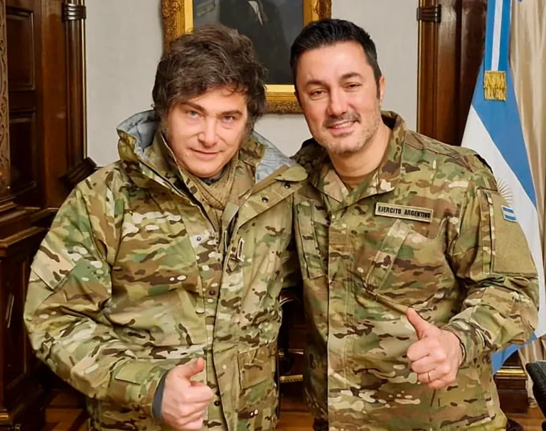 De gira en medio de la incertidumbre: Milei sigue de campaña y va a Mendoza con el candidato y ministro Petri