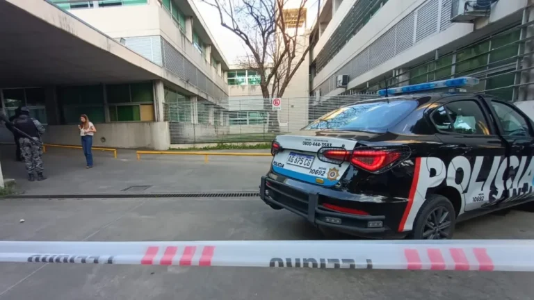 Dupla en moto baleó el Heca, por calle Crespo