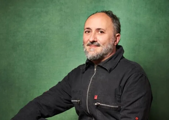 Julián López presenta en Rosario El Bombardeo, una antología de cuentos y crónicas sobre la masacre de Plaza de Mayo