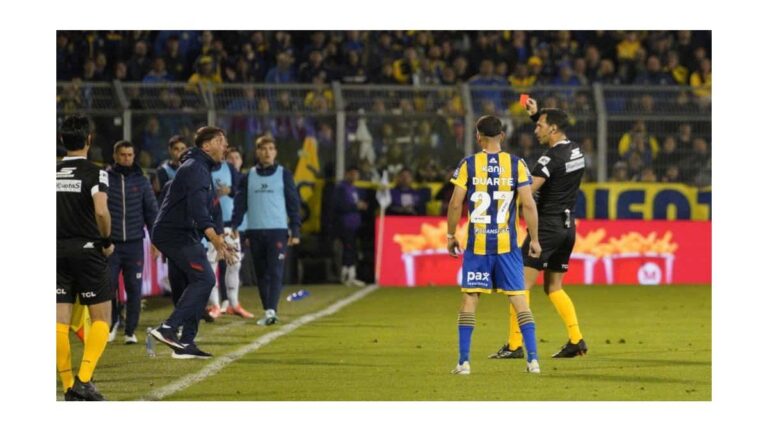 Central sufrió el primer tiempo y el DT de San Lorenzo enfureció por un gol anulado y vio la roja