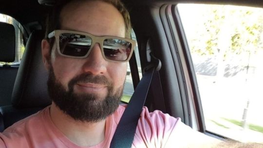 Un concejal libertario detenido cuando manejaba borracho un BMW sin patente y con una copa de vino en la mano