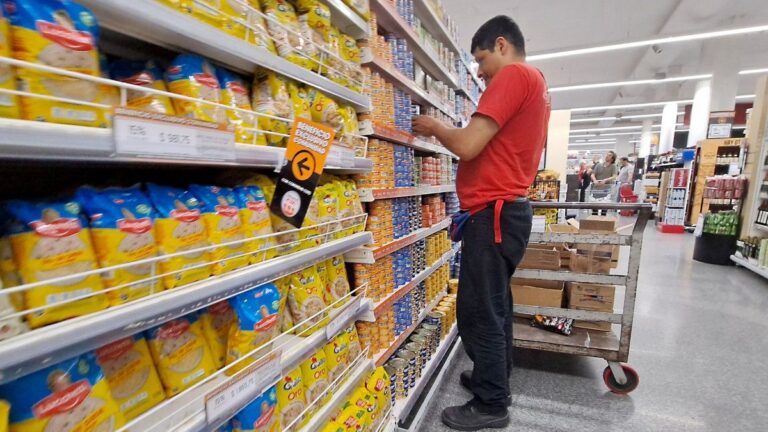 Un supermercado ofrece 2X1 en turrones y confitados para este 24 de diciembre