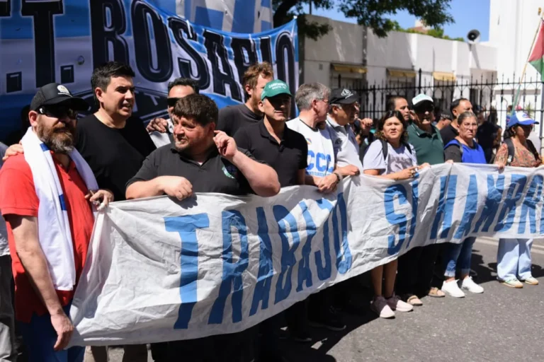 Trabajadores del transporte marcharon en Rosario contra la reforma laboral de Milei