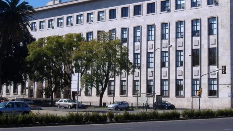 Autorizan que un menor sea inscripto con otro nombre diferente al del padre