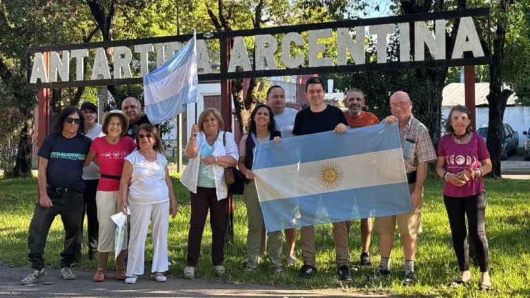 Vecinos, organizaciones y pasajeros realizaron un brindis por la vuelta del tren Rosario-Cañada de Gómez