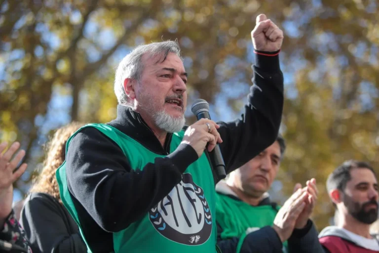 ATE rechazó la suba salarial y disparó contra la UPCN