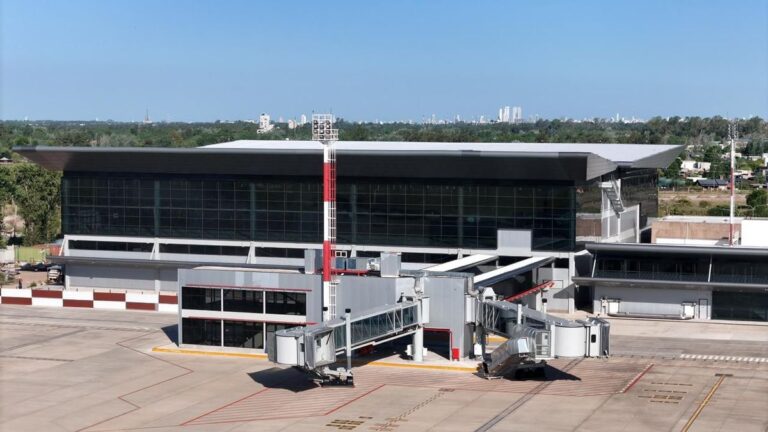 Inauguración de obras del aeropuerto de Rosario: refuerzan el servicio de colectivos