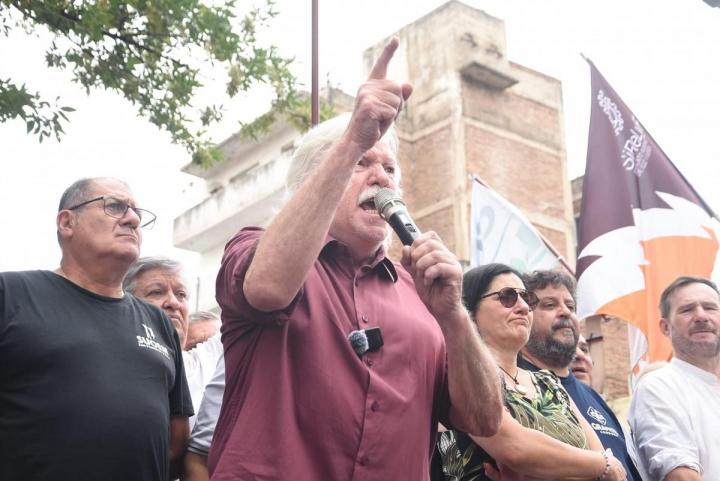 Amenazan a Llaryora: ?Vamos a buscarte donde estés, cagador?