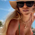 Microbikini y sombrero de lujo, el look de Evangelina Anderson