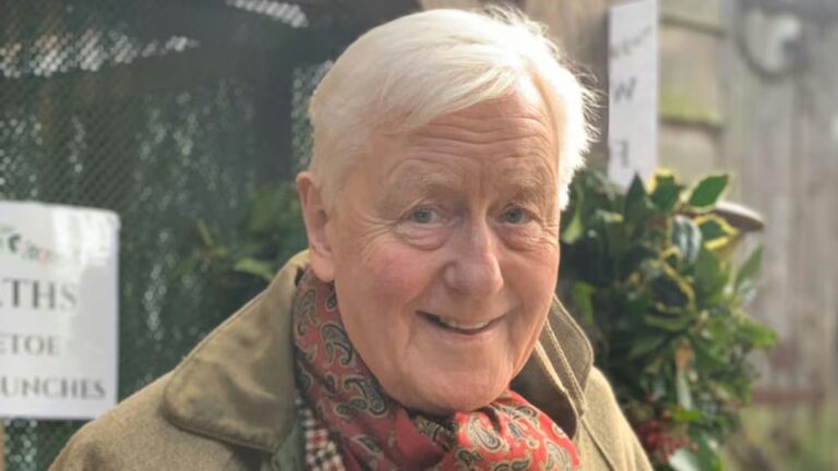 Benjamin Slade, el aristócrata de 79 años que busca pareja en apps de citas para tener un heredero