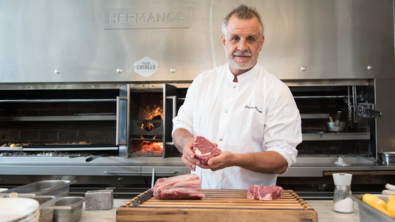 Christian Petersen reapareció tras su internación: «Sin voz, pero mejorando»