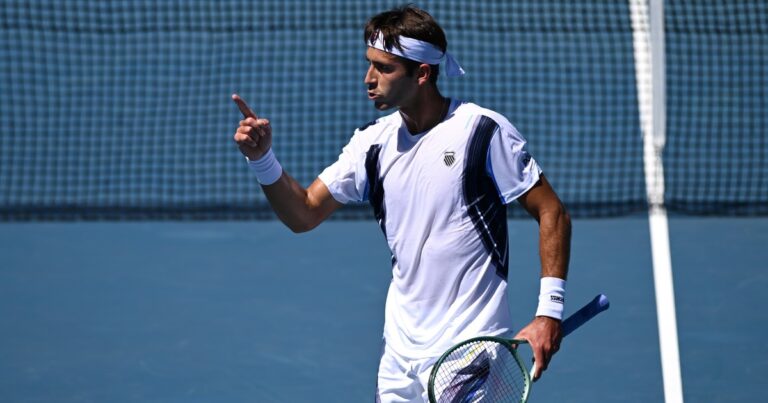 Abierto de Australia, día 1, EN VIVO: triunfazo maratónico de Etcheverry, solidez de Fran Cerúndolo y Comesaña, más los debuts de Alcaraz y Sabalenka