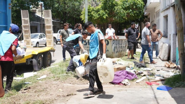 Se incendió la casa de un acumulador compulsivo en barrio Belgrano