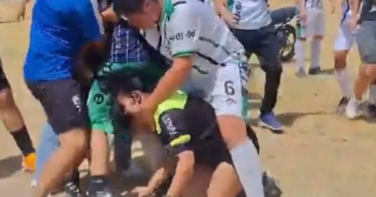 «Ya cuando eran tres, no podía más»: el relato de la mujer árbitro agredida en un partido amateur en Bahía Blanca
