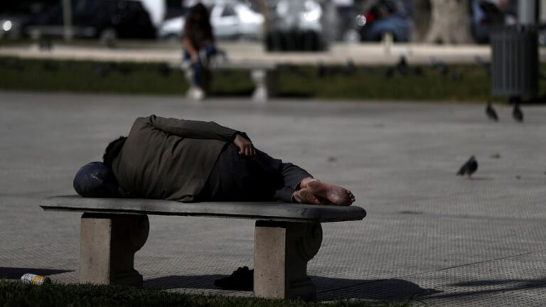 Verano sin techo: en Rosario creció un 40% la demanda en refugios para personas en situación de calle