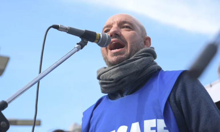 Desde AMSAFE sostienen que el 90% de los docentes está por debajo de la línea de la pobreza y que peligra el inicio de clases