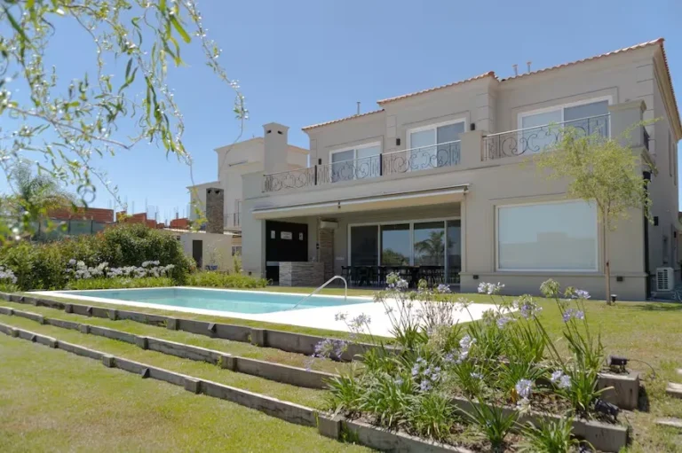 Alquilar en un barrio cerrado ya cuesta casi USD 2.000 por mes en Rosario y la región